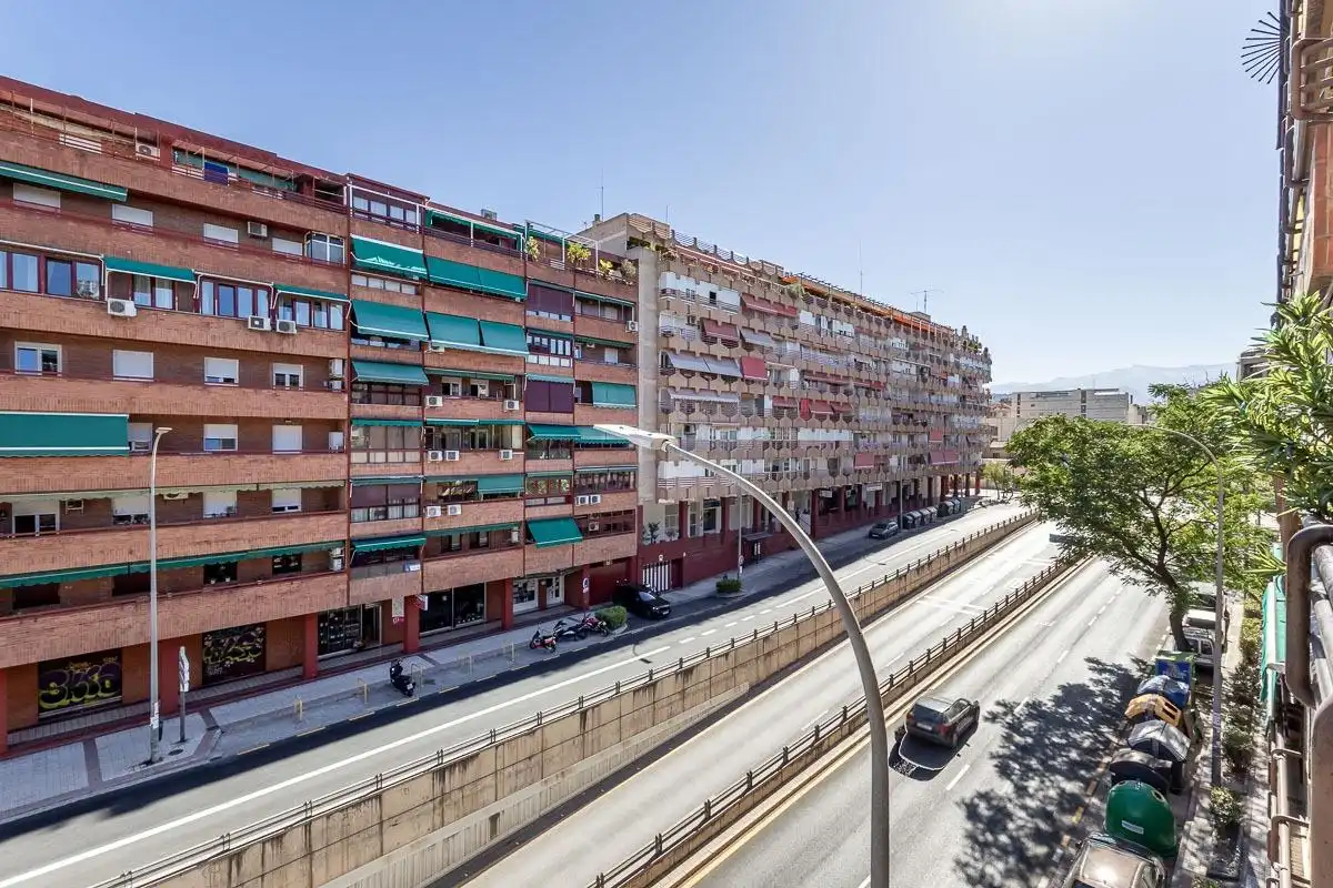 Vista exterior de Pis en venda en Granada amb Aire condicionat, Calefacció i Terrassa
