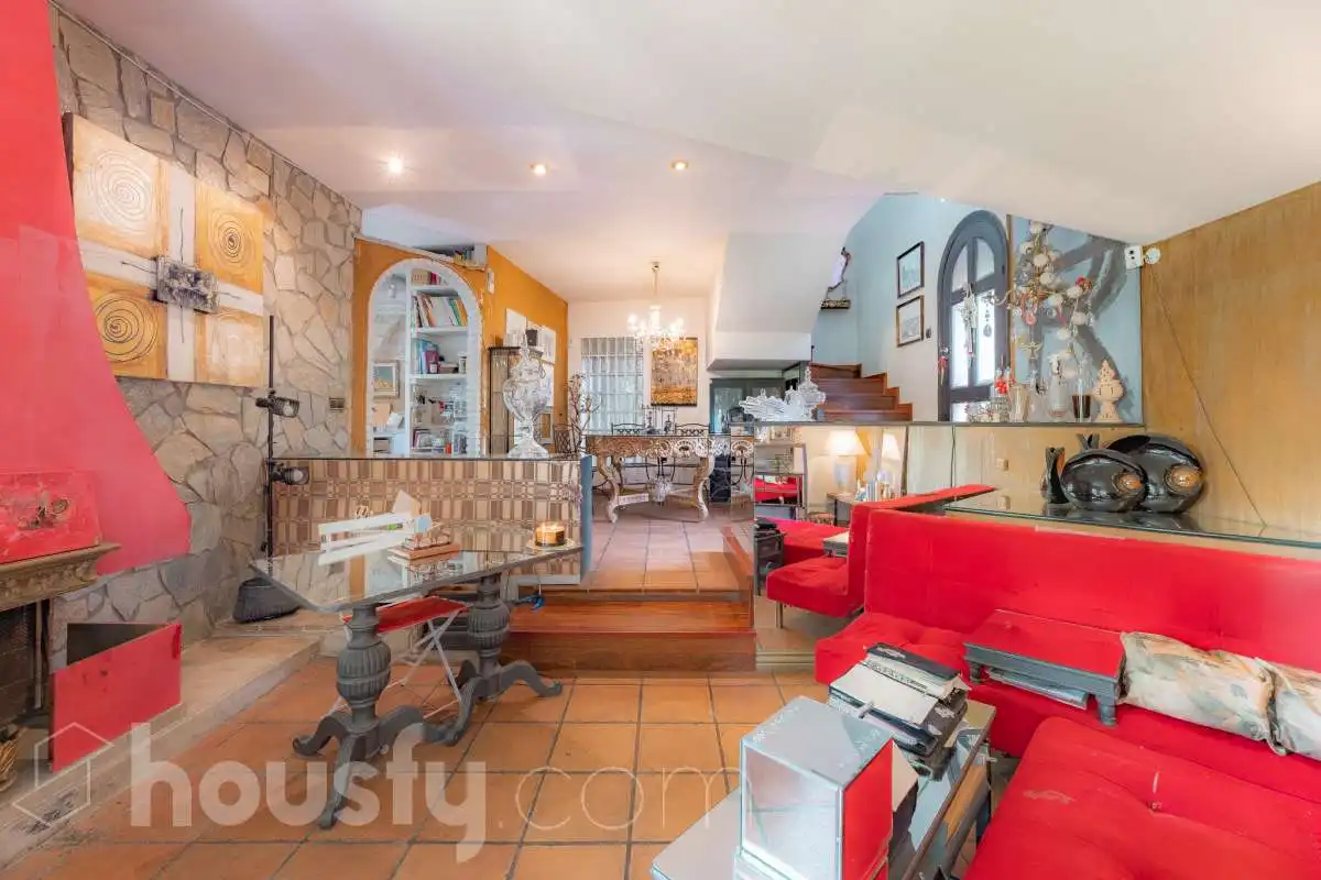 Sala d'estar de Casa o xalet en venda en Vallirana, Barcelona