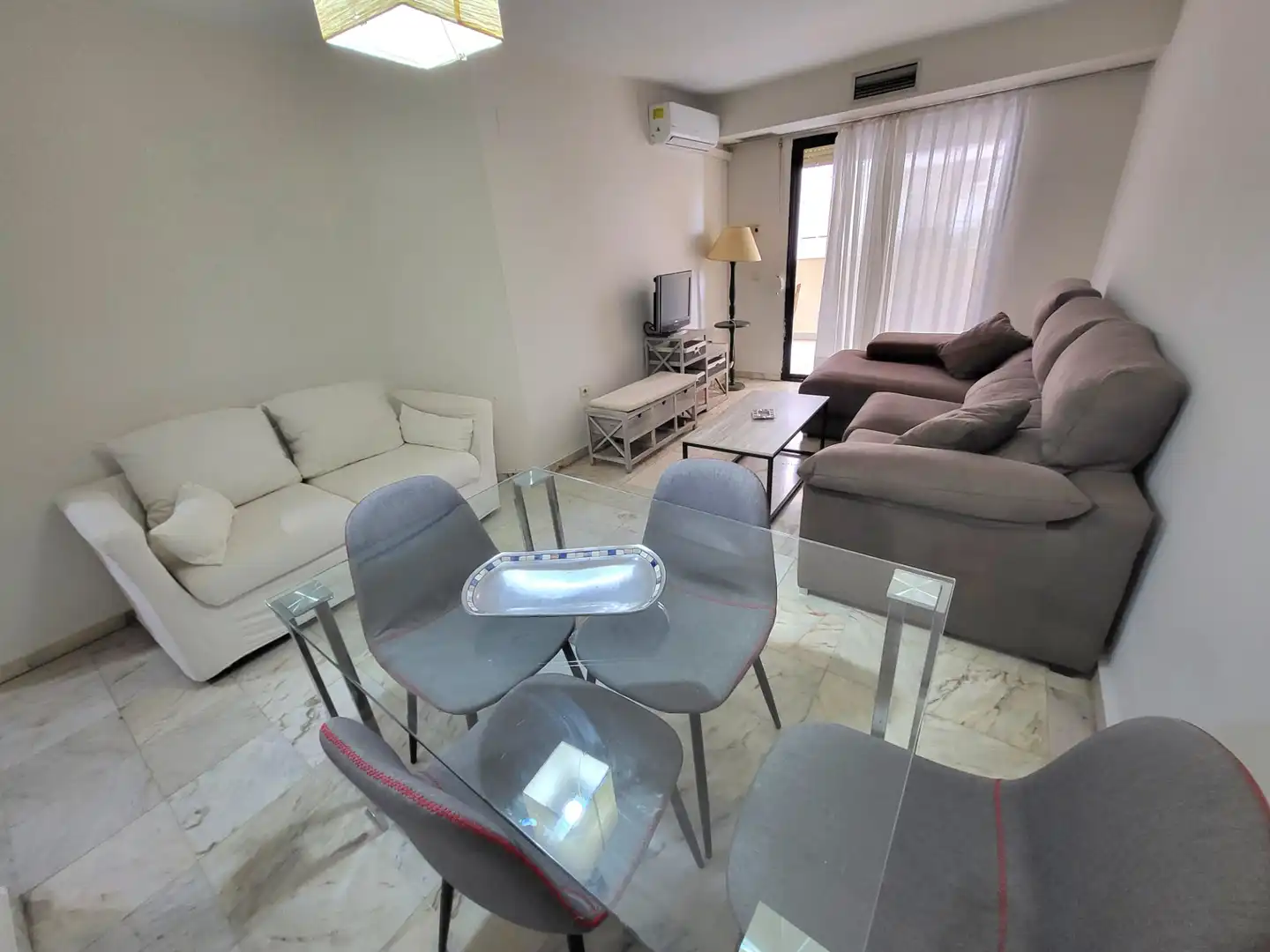 Sala de estar de Apartamento de alquiler en Cáceres con Aire acondicionado, Terraza y Amueblado