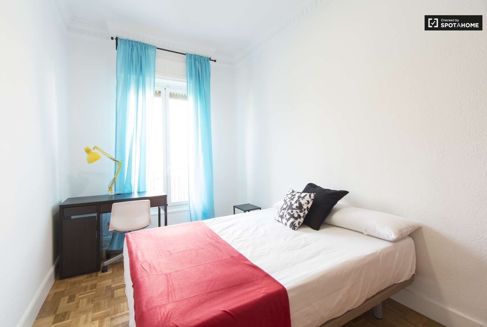 Bedroom of Flat to share in  Madrid Capital  with Air Conditioner and Terrace