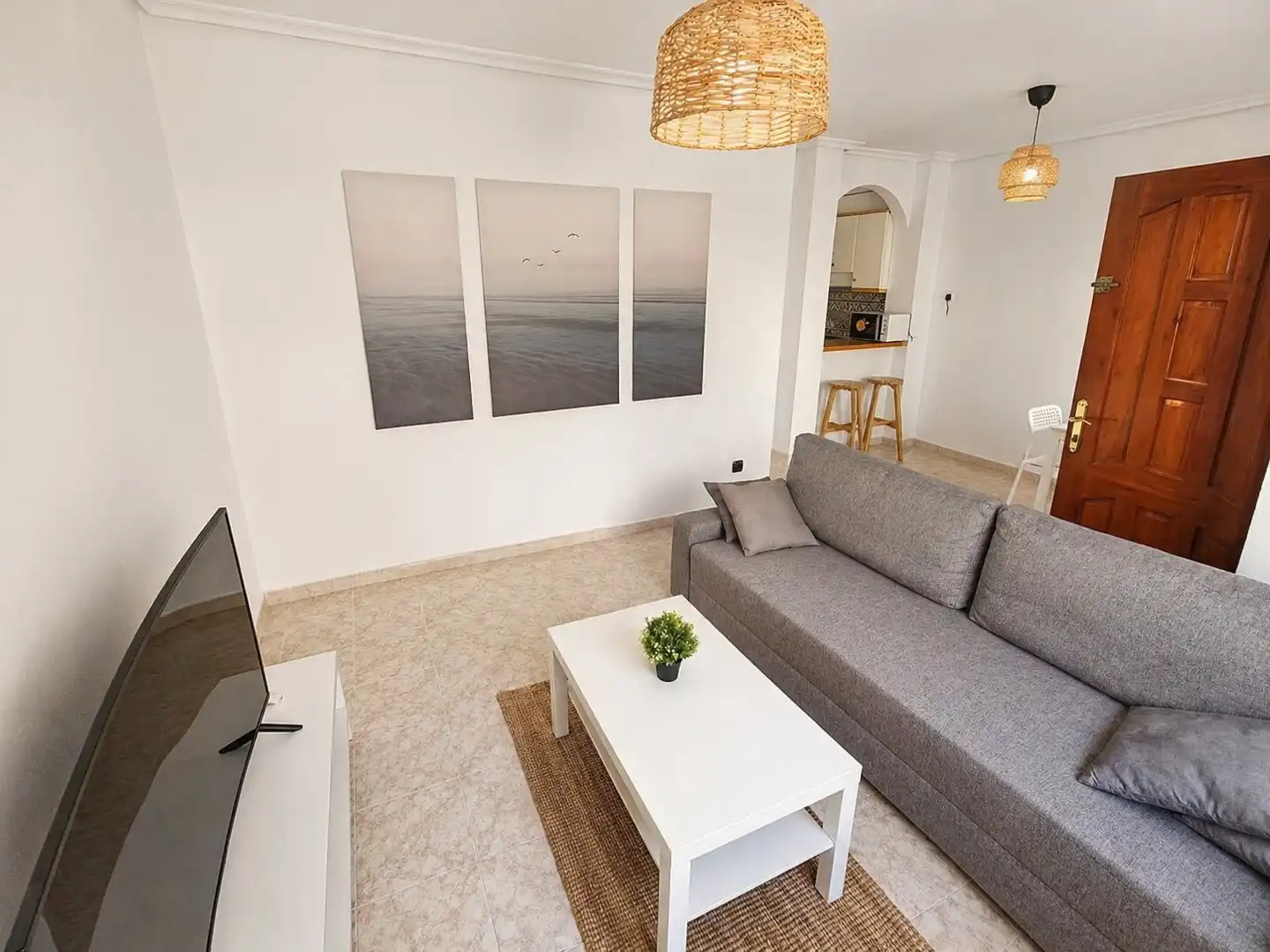 Sala d'estar de Apartament en venda en Orihuela amb Jardí privat, Terrassa i Moblat