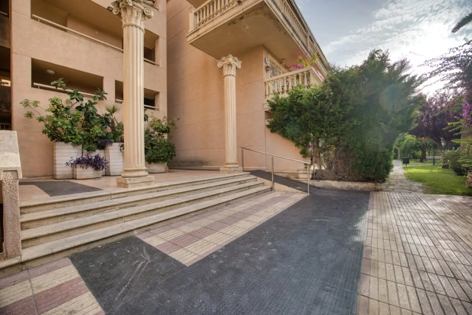 Vista exterior de Piso en venta en El Campello con Aire acondicionado, Calefacción y Jardín privado