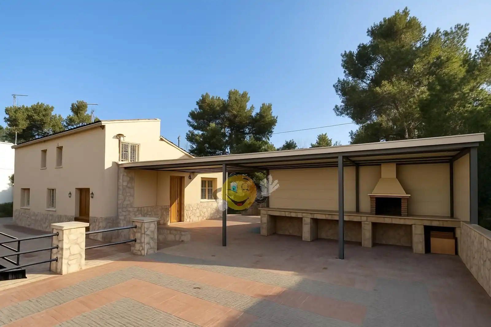 Außenansicht von Haus oder Chalet zum Verkauf in Olesa de Bonesvalls mit Privatgarten, Terrasse und Abstellraum