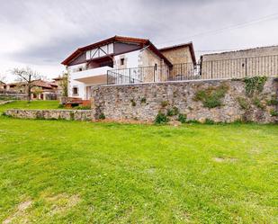 Vista exterior de Casa o xalet en venda en Valle de Mena amb Terrassa i Piscina