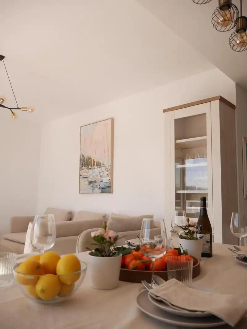 Sala de estar de Apartamento de alquiler en Estepona con Aire acondicionado, Terraza y Piscina