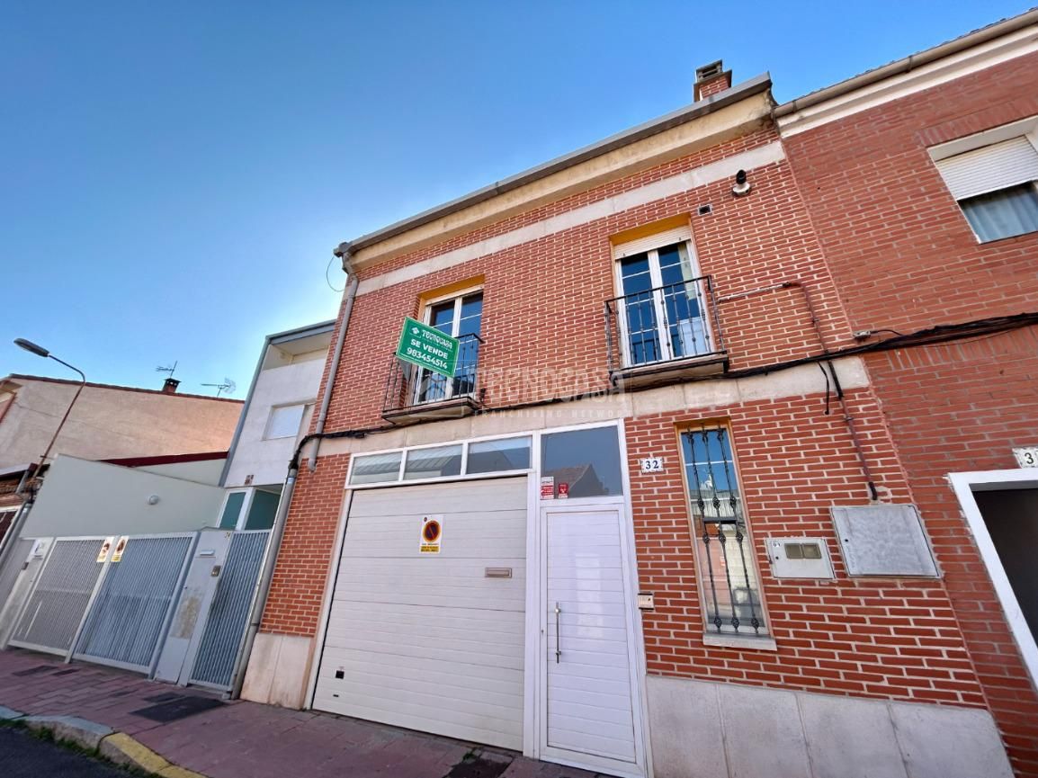 Vista exterior de Casa adosada en venda en Valladolid Capital amb Calefacció, Terrassa i Balcó