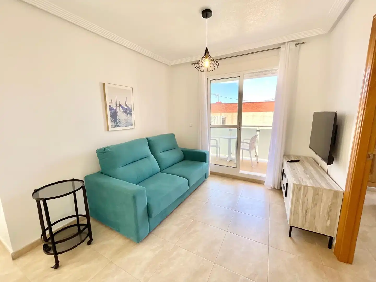 Sala d'estar de Apartament de lloguer en Los Alcázares amb Aire condicionat, Terrassa i Traster