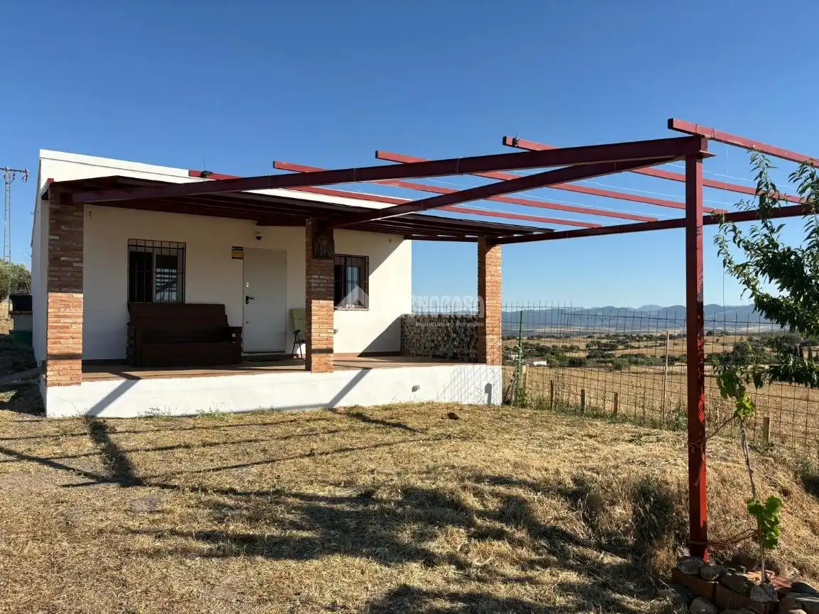 Casa con jardín en venta en Valdeverdeja, imagen 2