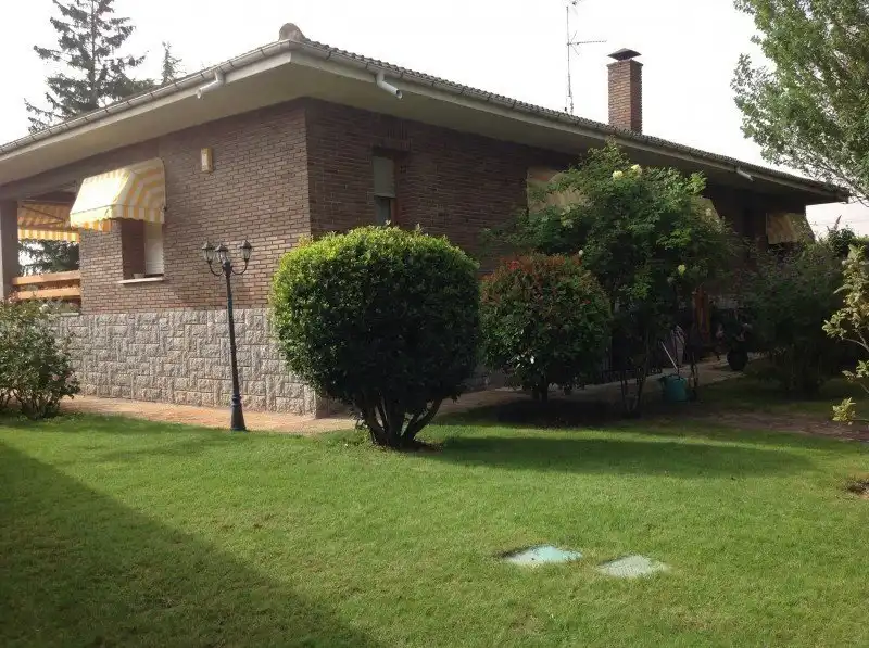 Jardín de Casa o chalet en venta en Santo Domingo de la Calzada con Calefacción, Jardín privado y Piscina