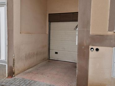 Aparcament amb ascensor en venda a CLAVEL
