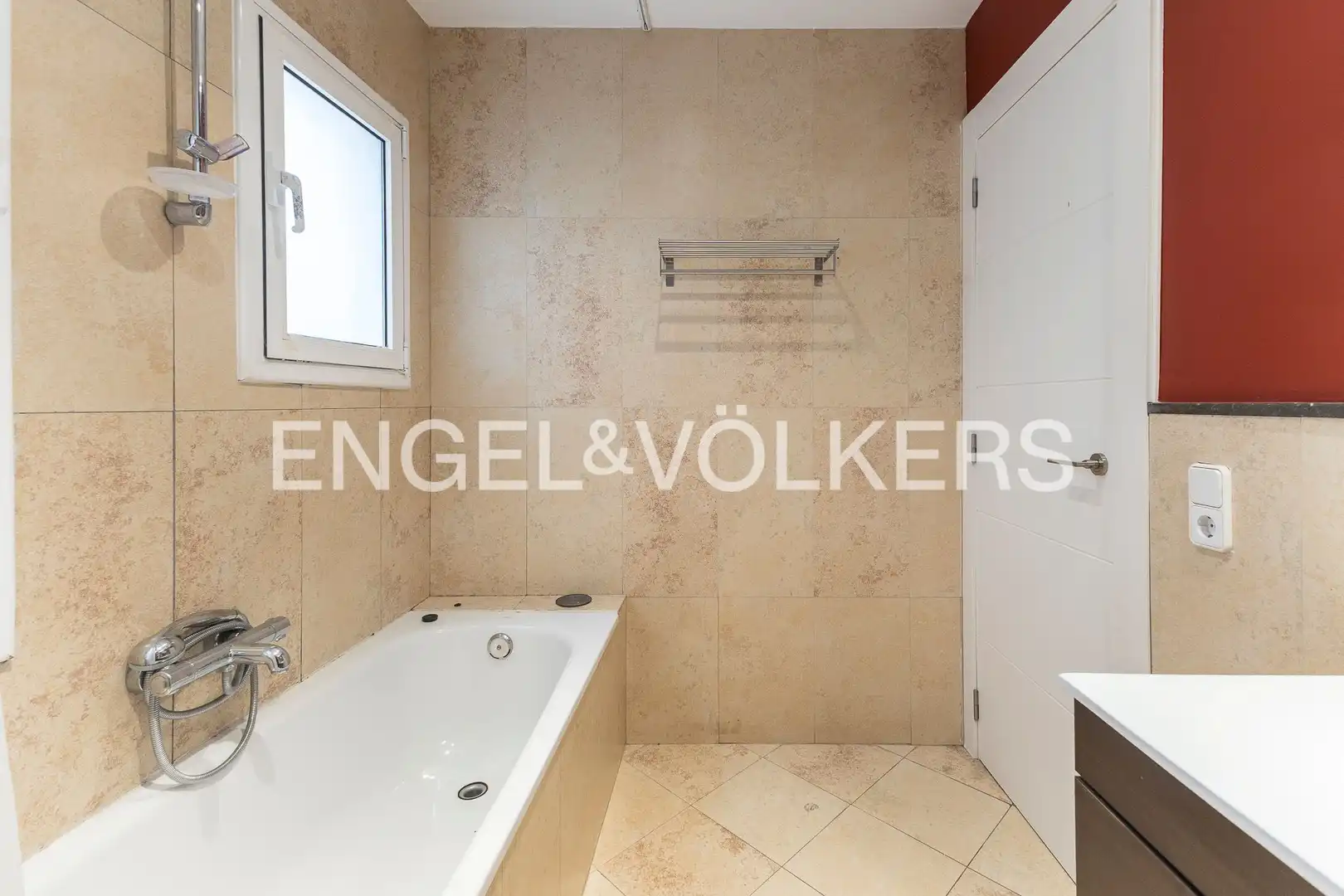 Baño de Ático en venta en Barcelona con Calefacción, Terraza y Balcón