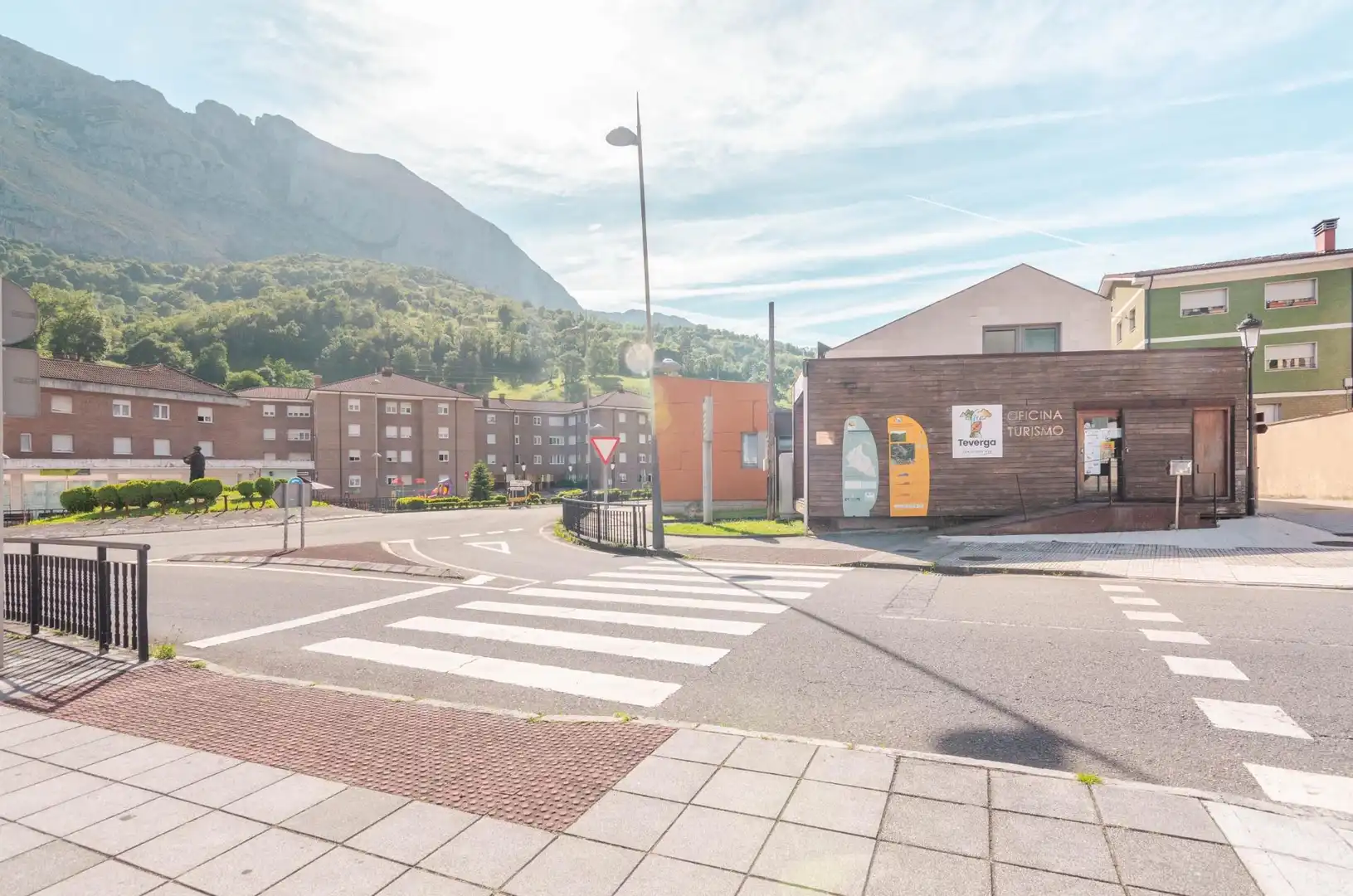 Vista exterior de Àtic en venda en Teverga amb Calefacció, Traster i Moblat