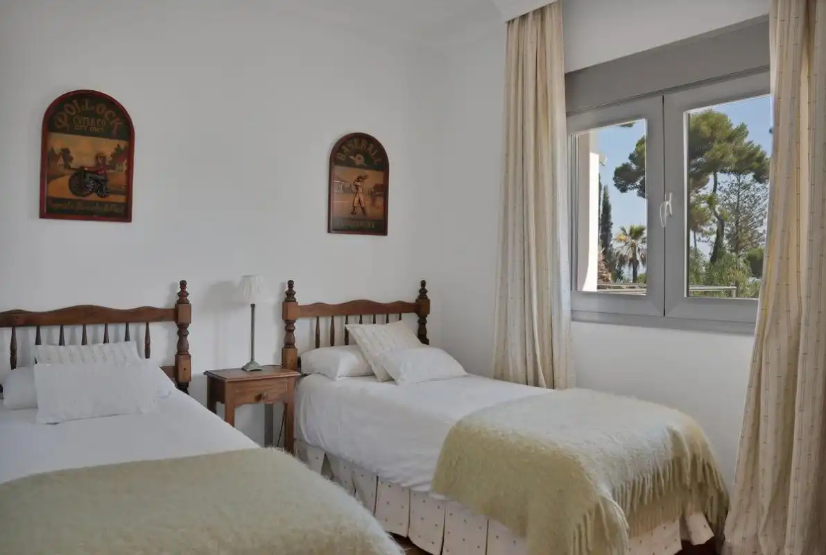 Dormitori de Casa o xalet en venda en Marbella amb Aire condicionat, Calefacció i Jardí privat