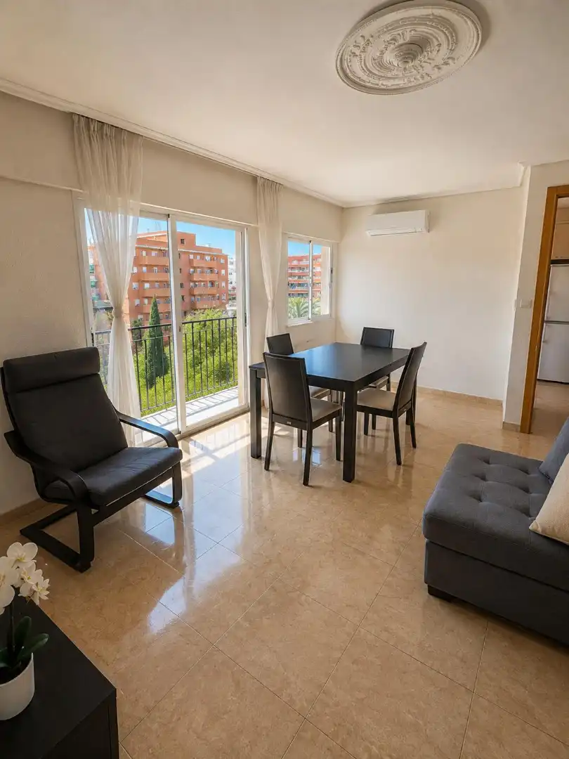 Comedor de Piso de alquiler en Valencia con Aire acondicionado, Amueblado y Horno