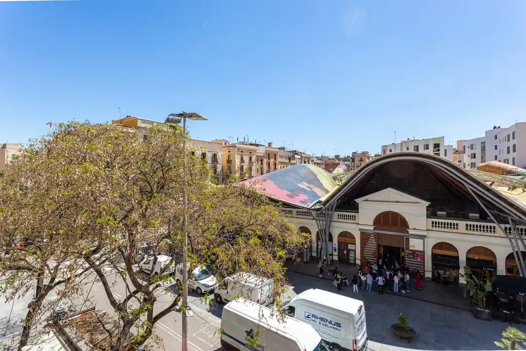 Vista exterior de Apartament en venda en Barcelona amb Aire condicionat, Parquet i Balcó