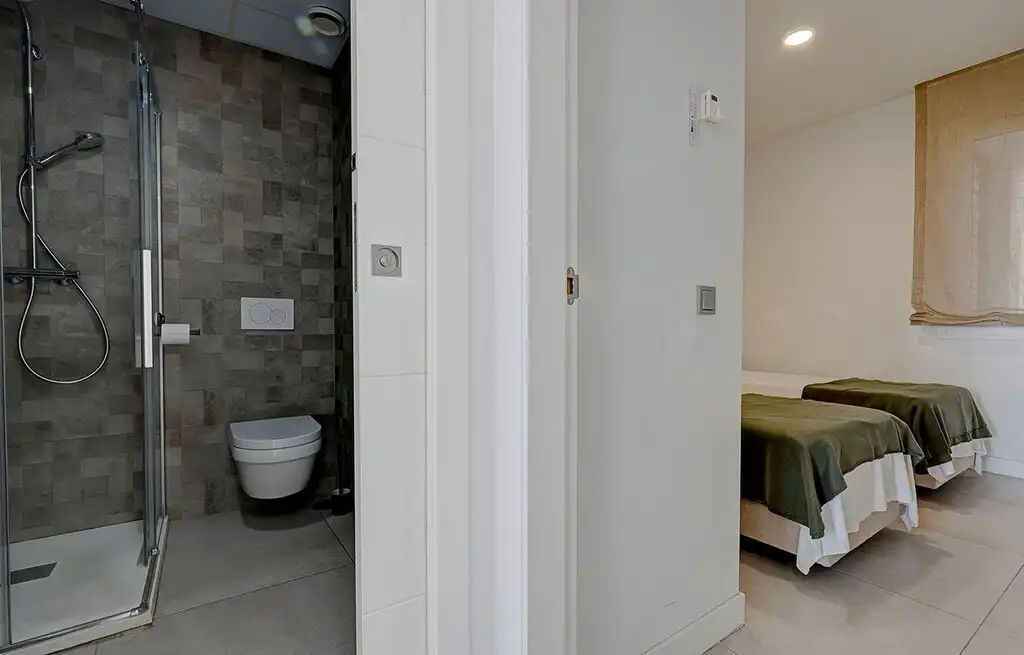 Bathroom of Duplexes for sale in Benalmádena  with Air Conditioner, Heating and Terrace