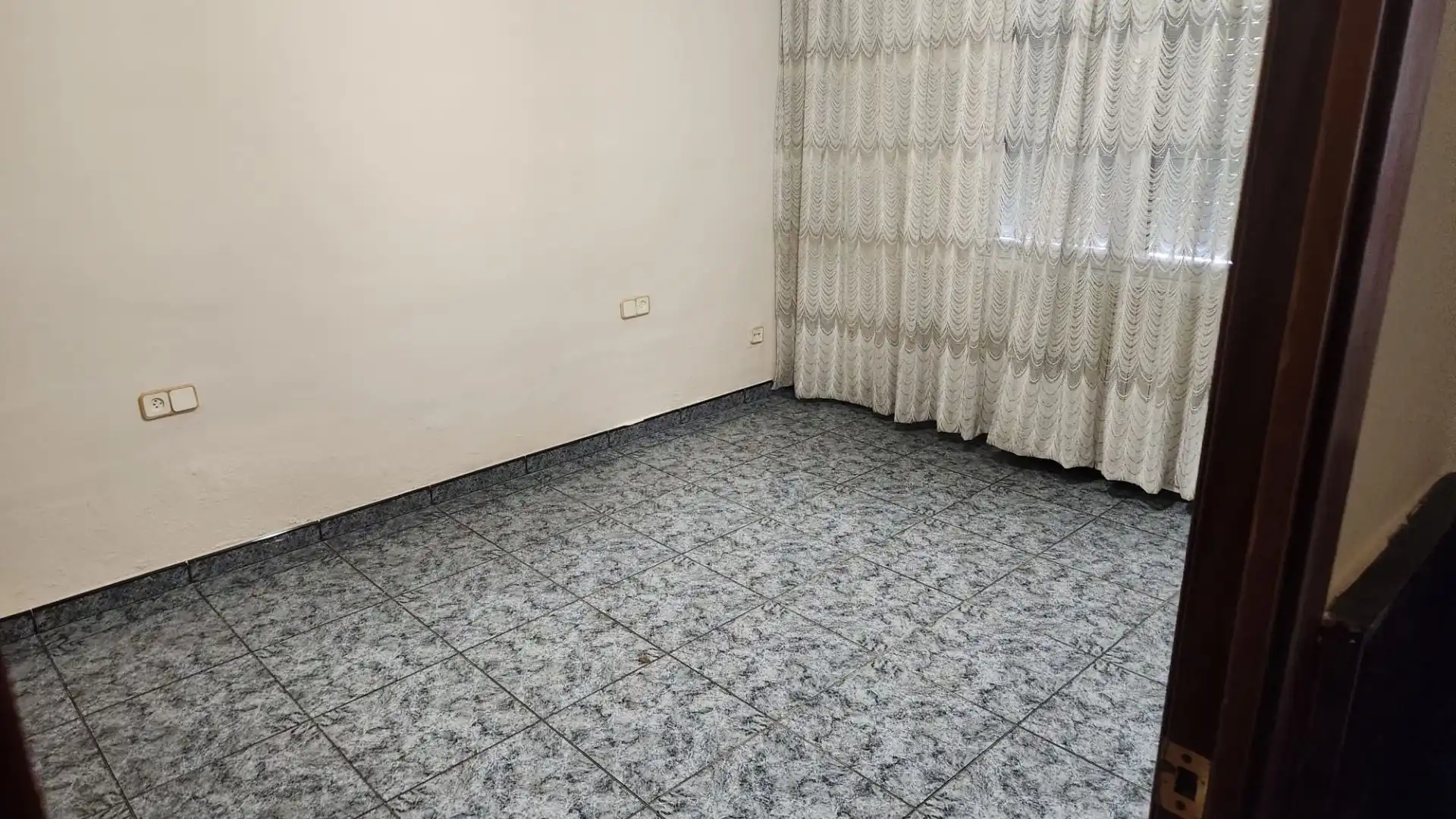 Habitación de Piso de alquiler en Salt con Aire acondicionado, Calefacción y Trastero