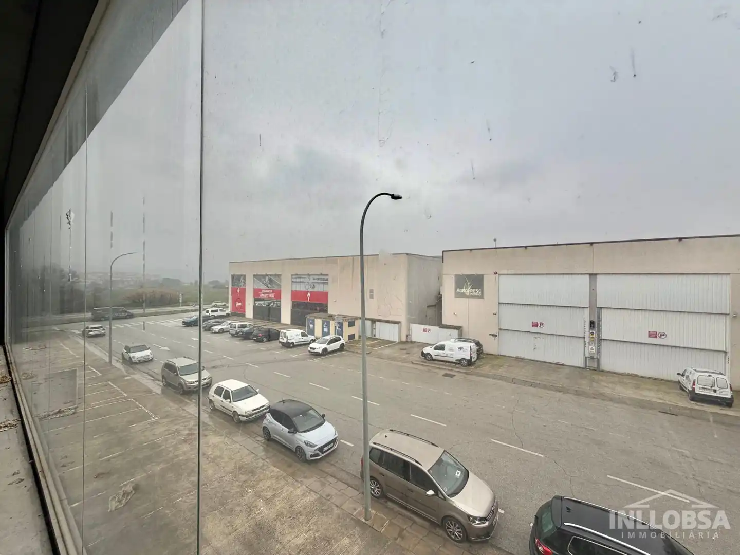 Außenansicht von Fabrikhallen zur Miete in Sant Fruitós de Bages