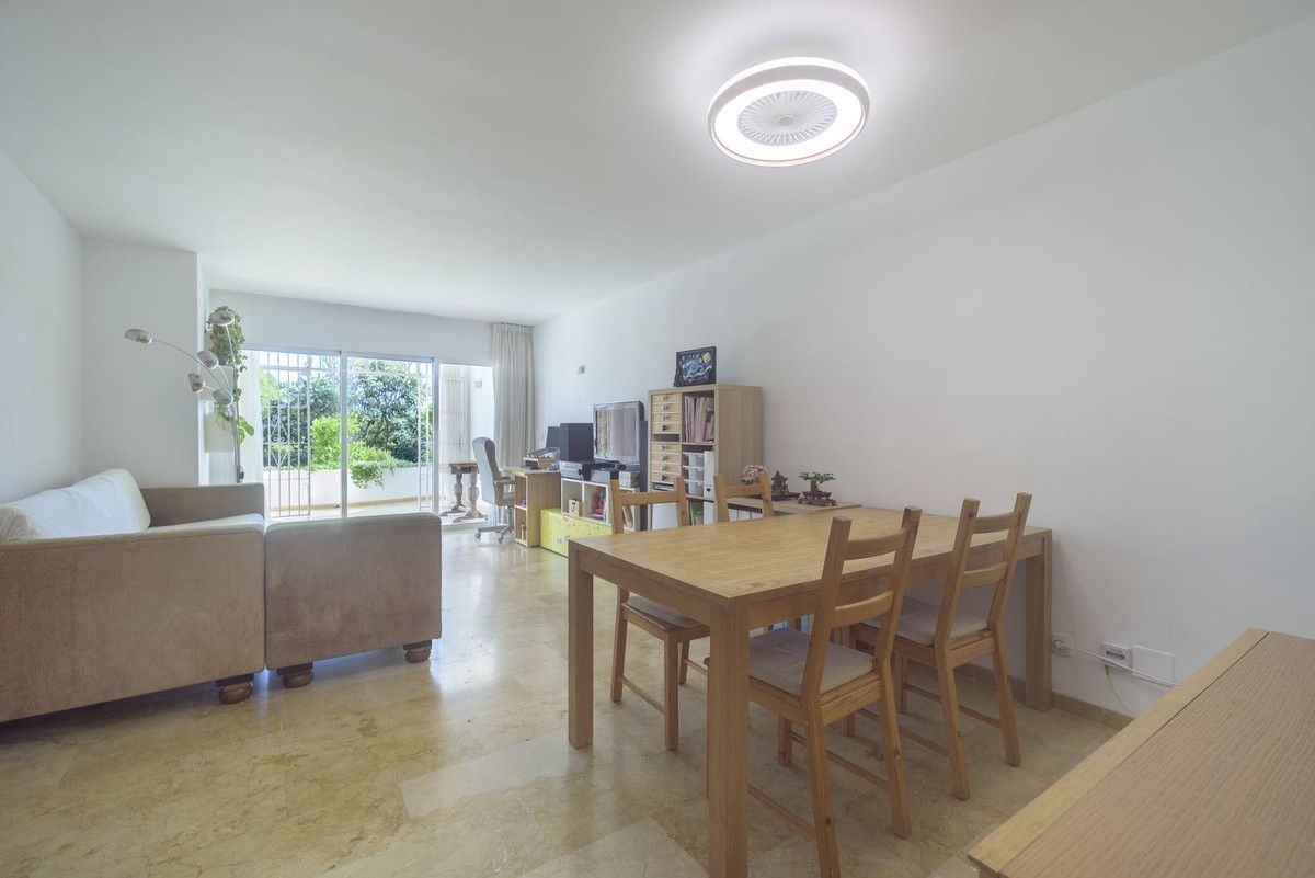 Menjador de Pis en venda en Estepona amb Terrassa, Traster i Piscina