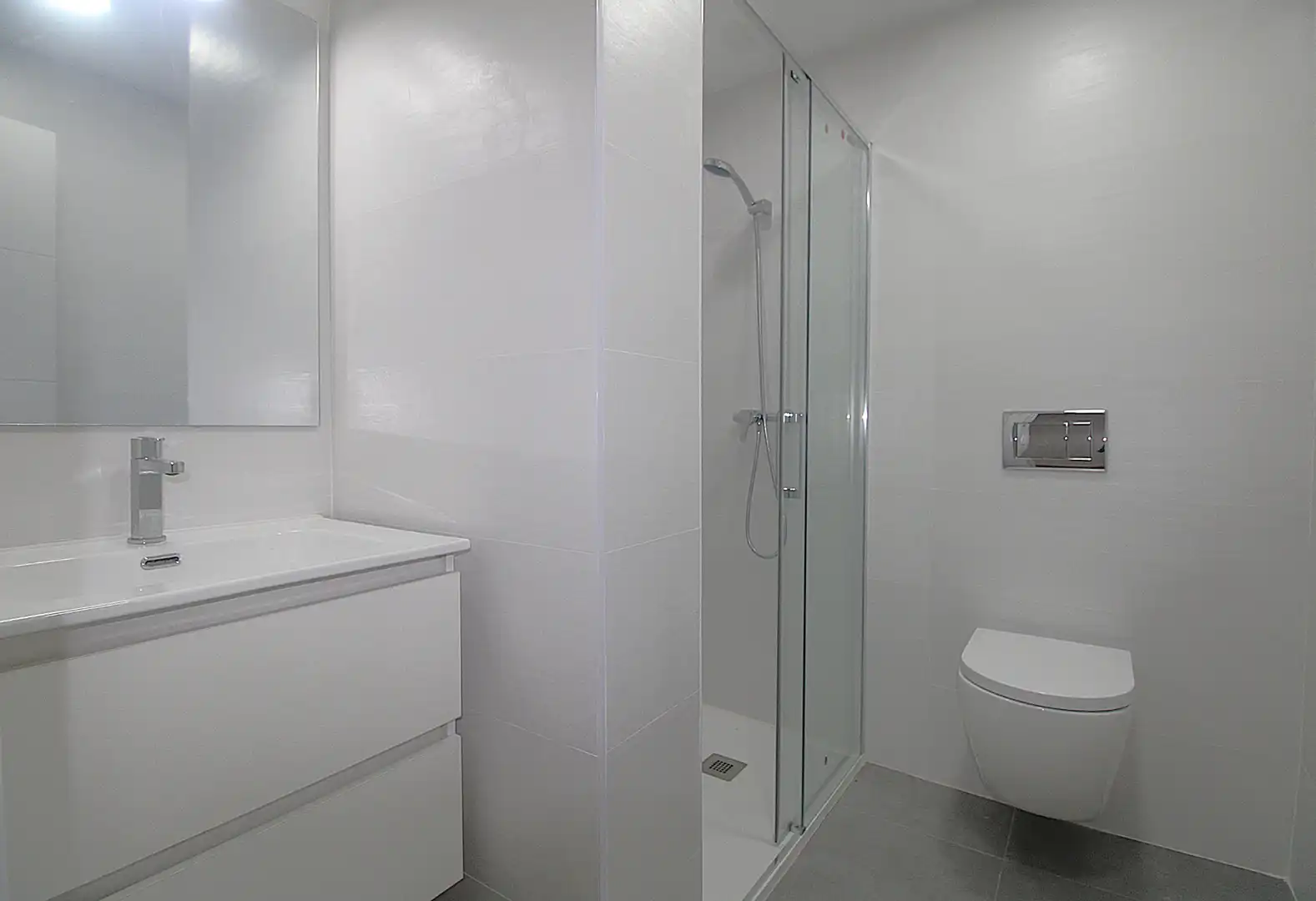 Bany de Apartament de lloguer en Valencia amb Parquet, Moblat i Forn