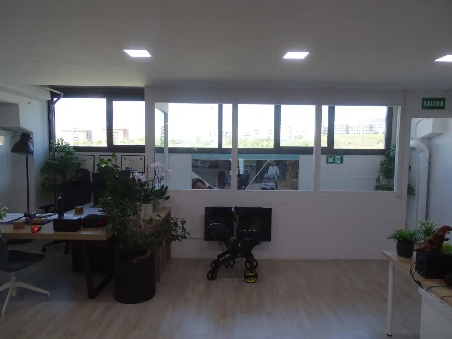 Industrial buildings for rent in Finestrelles