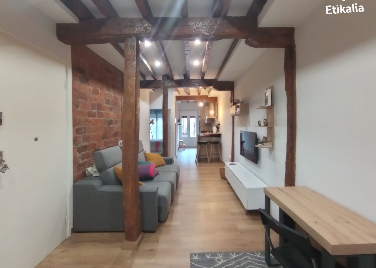 Sala d'estar de Pis de lloguer en Bilbao  amb Calefacció, Moblat i Balcó