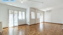 Sala d'estar de Pis en venda en  Granada Capital amb Calefacció, Terrassa i Balcó