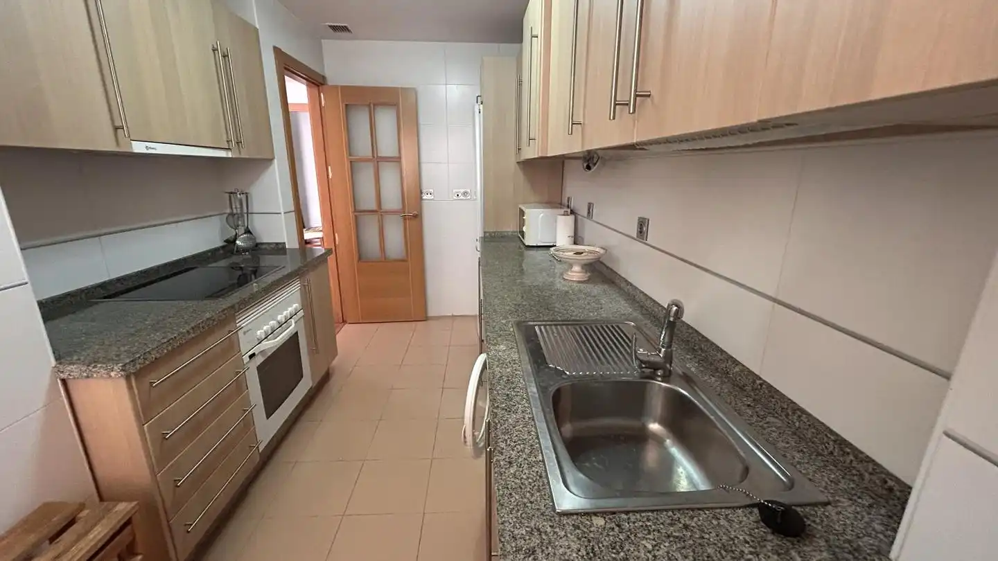 Cuina de Planta baixa de lloguer en Rincón de la Victoria amb Parquet, Terrassa i Moblat