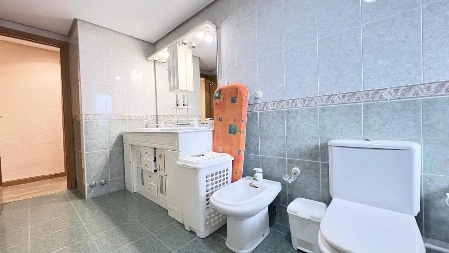 Piso con ascensor en venta en Caballería Española, imagen 25