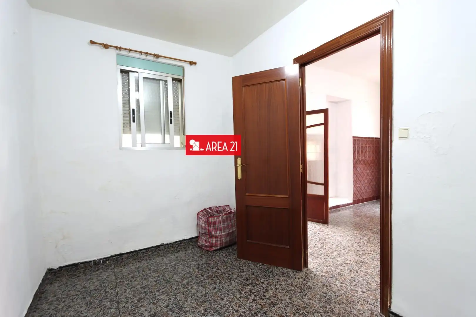 Houses for sale in La Pobla de Vallbona  with Terrace and Storage room