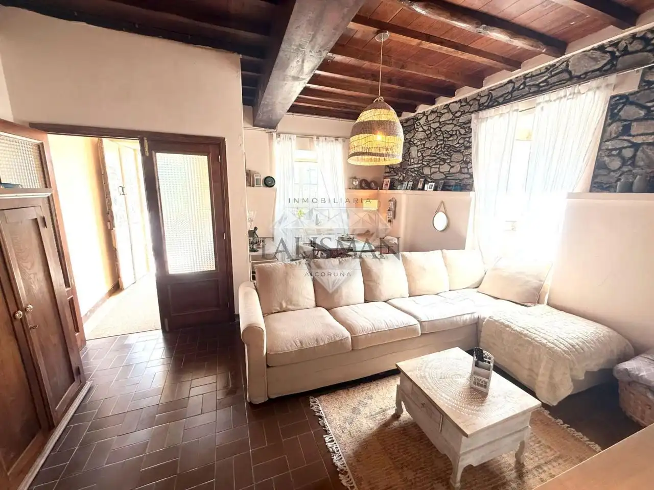 Sala d'estar de Casa o xalet en venda en Bergondo amb Calefacció, Jardí privat i Terrassa