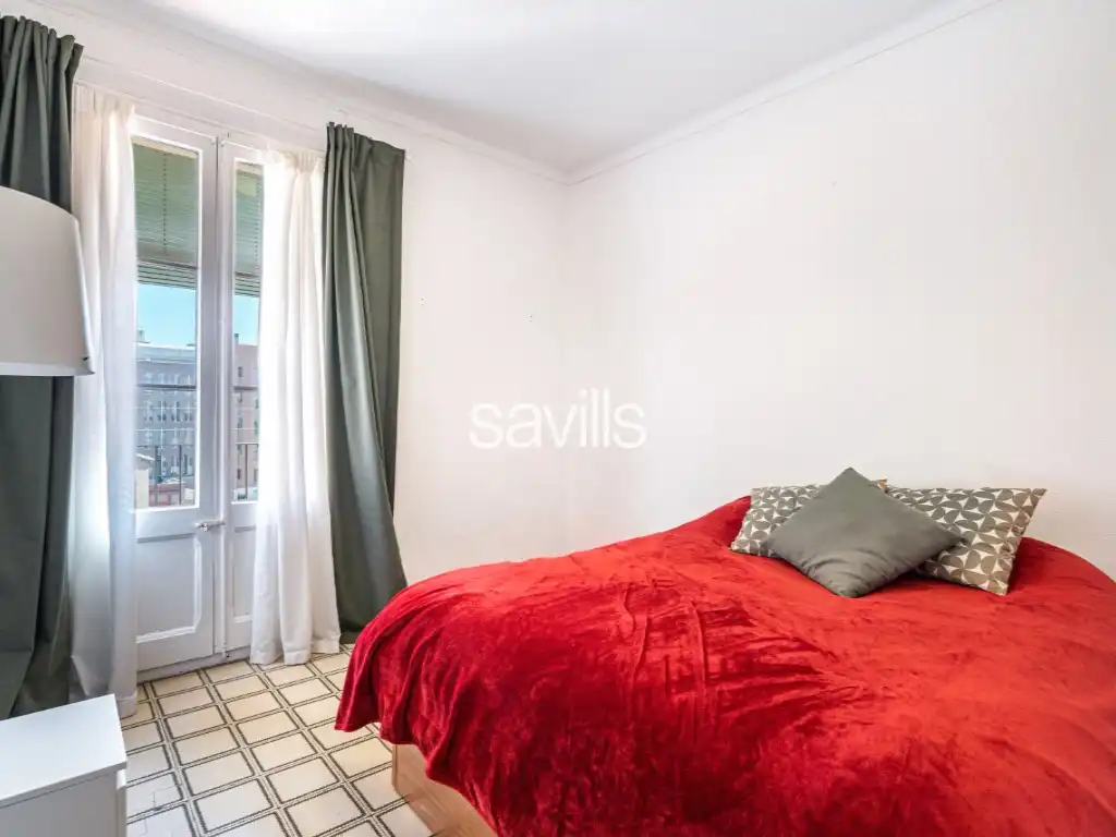 Dormitori de Apartament en venda en Barcelona amb Aire condicionat, Terrassa i Balcó