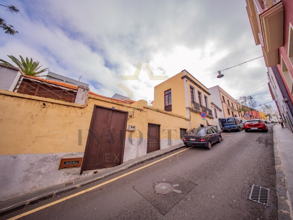 Exterior view of House or chalet for sale in Los Realejos  with Private garden, Swimming Pool and Balcony