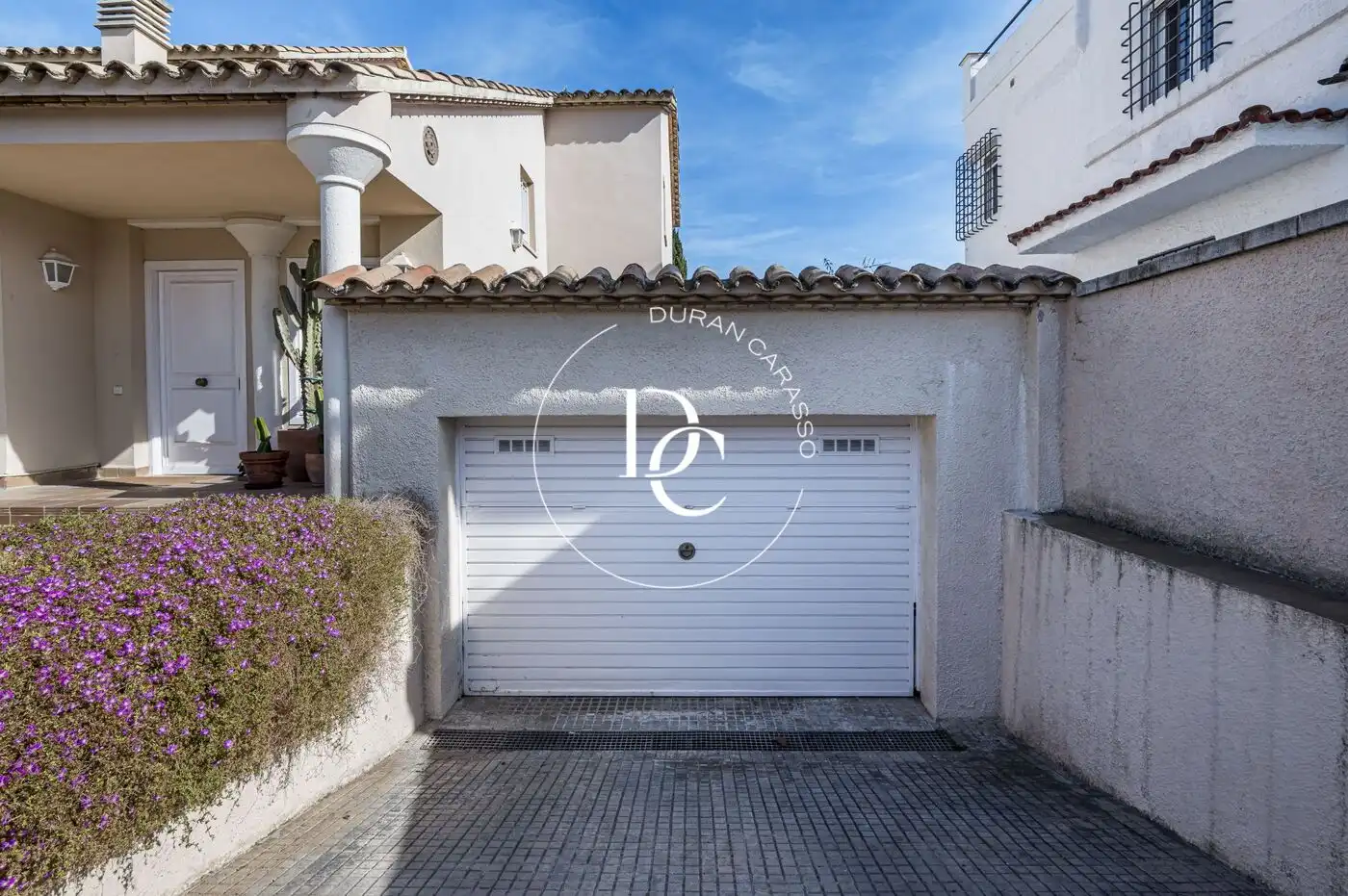 Vista exterior de Casa o xalet de lloguer en Sitges amb Aire condicionat, Calefacció i Jardí privat