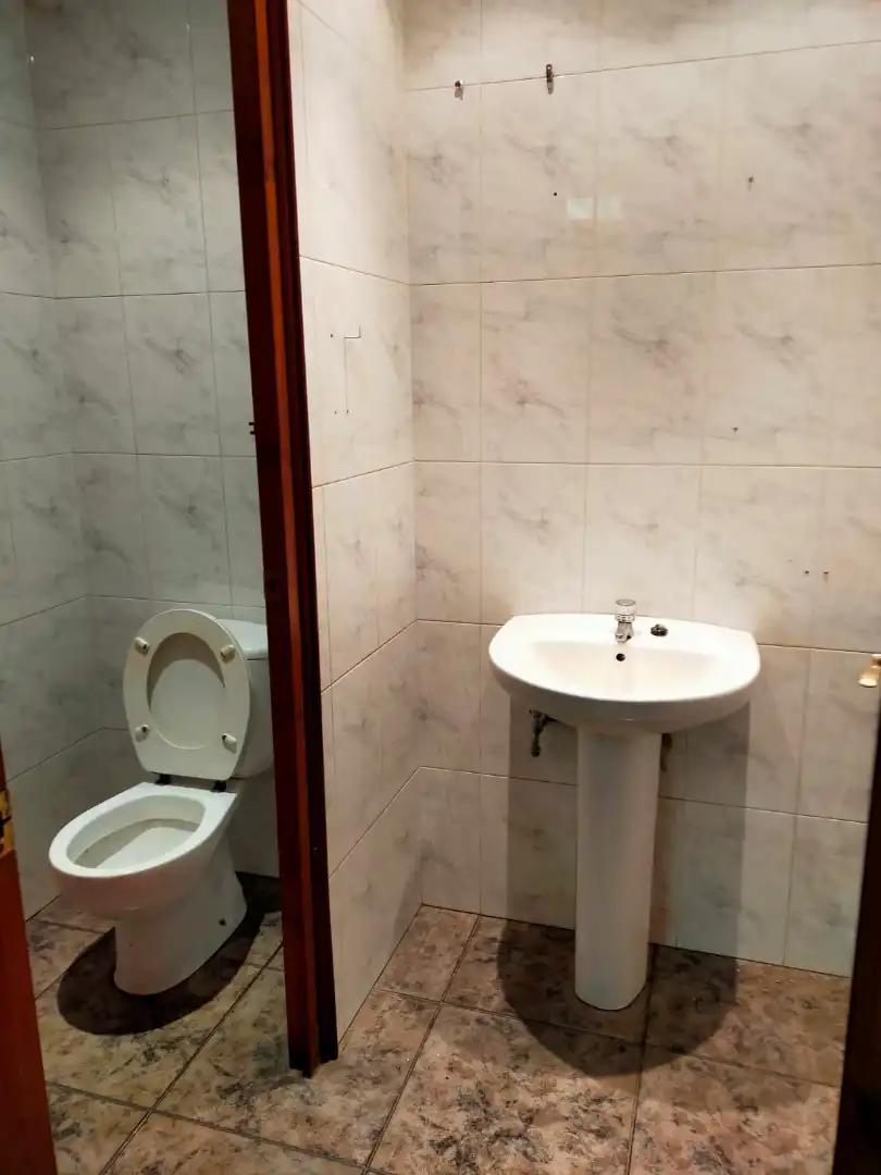 Baño de Local en venta en Sabadell