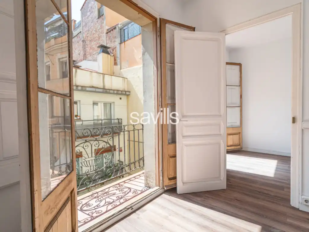 Dormitori de Apartament en venda en Barcelona amb Aire condicionat i Balcó