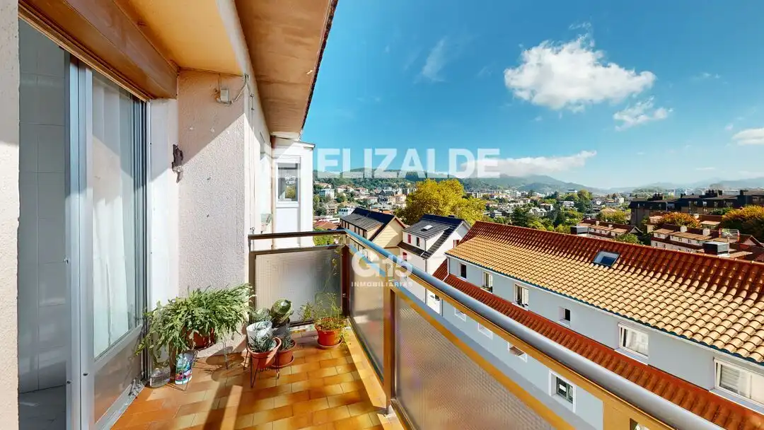Pis amb terrassa en venda a Lizardi Kalea