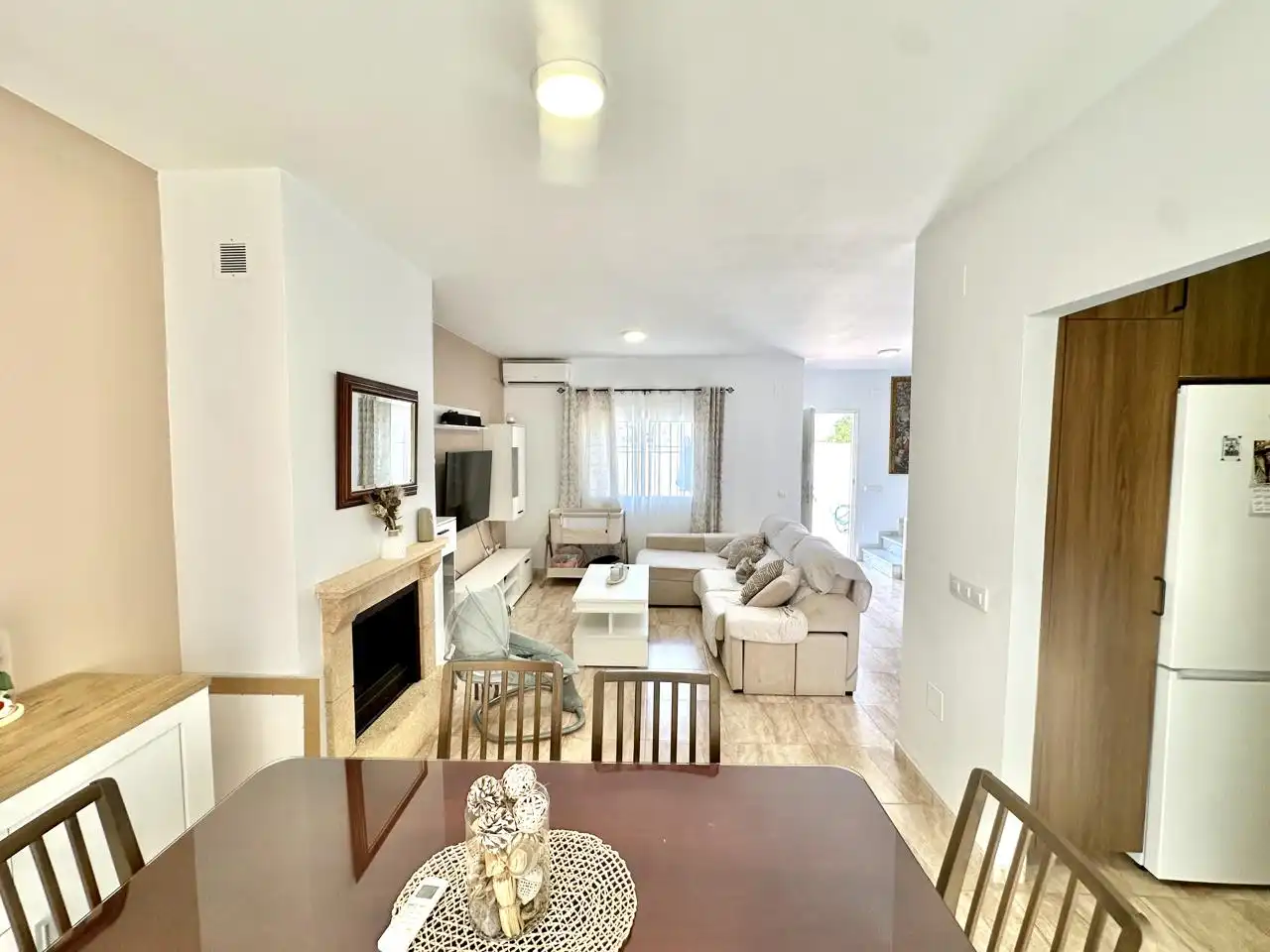Sala de estar de Casa adosada en venta en Fuente de Piedra con Aire acondicionado, Terraza y Piscina comunitaria