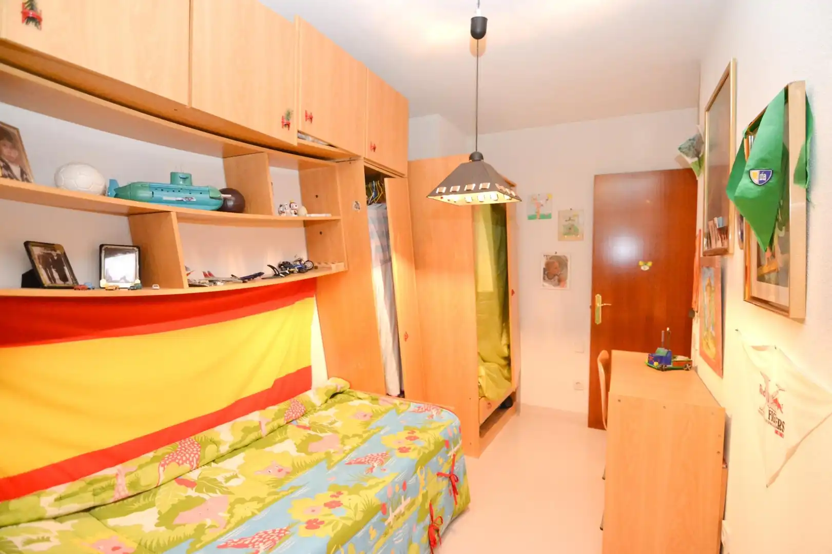 Habitación de Casa adosada en venta en Navalcarnero con Aire acondicionado, Calefacción y Jardín privado