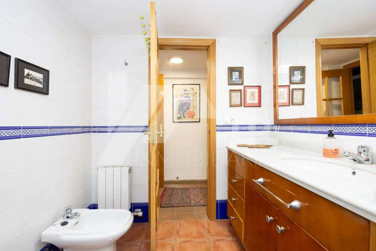 Bathroom of Duplexes for rent in Granada  with Heating, Furnished and Balcony