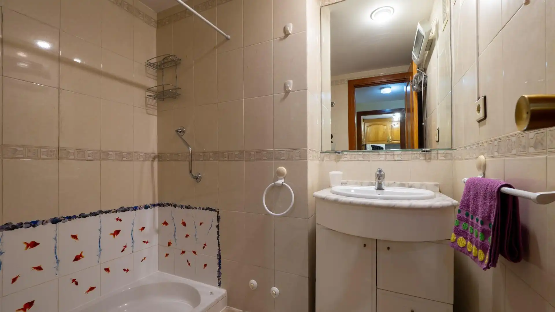 Bathroom of Flat for sale in Benidorm  with Air Conditioner, Private garden and Community pool