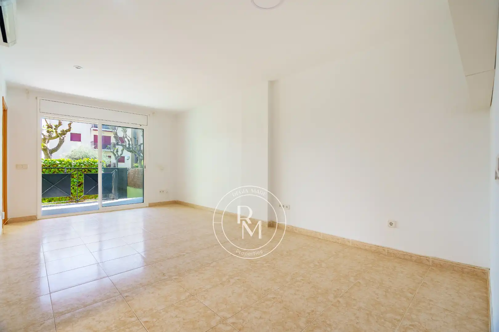 Vista exterior de Piso en venta en El Vendrell con Aire acondicionado, Calefacción y Jardín privado