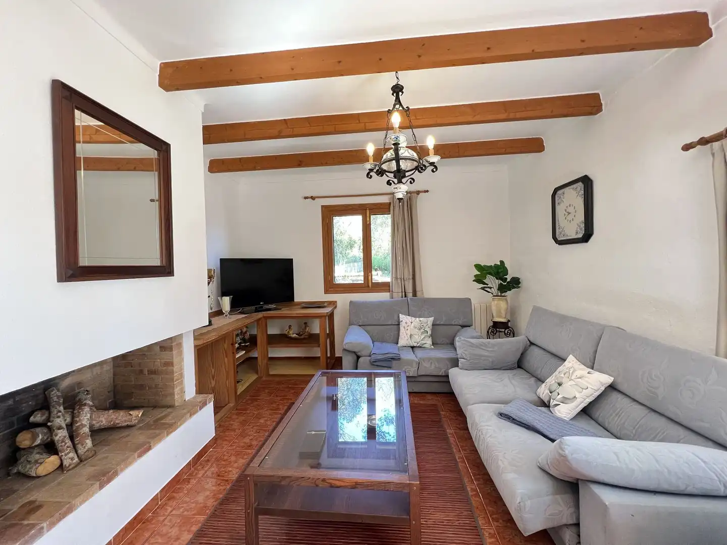 Sala d'estar de Finca rústica de lloguer en Ses Salines amb Calefacció, Jardí privat i Piscina