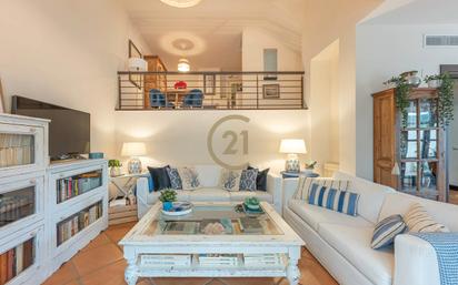 Living room of Single-family semi-detached for sale in Benahavís  with Air Conditioner, Heating and Terrace