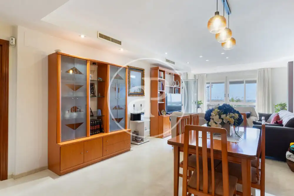 Piso en venta en Avinguda Cardenal Vicent Enrique I Tarancó, Piscinas