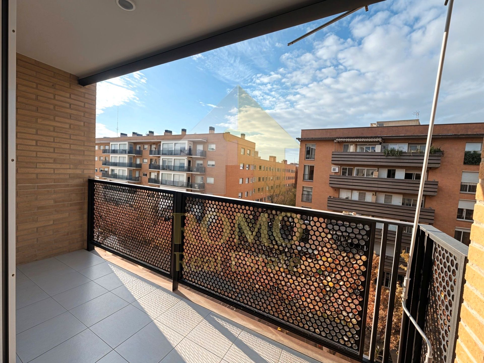 Vista exterior de Pis de lloguer en Santa Perpètua de Mogoda amb Calefacció i Balcó