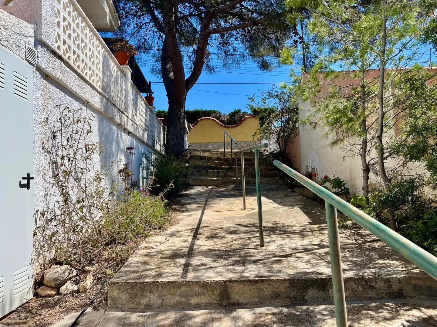 Vista exterior de Casa o chalet en venta en La Nucia con Aire acondicionado, Terraza y Amueblado