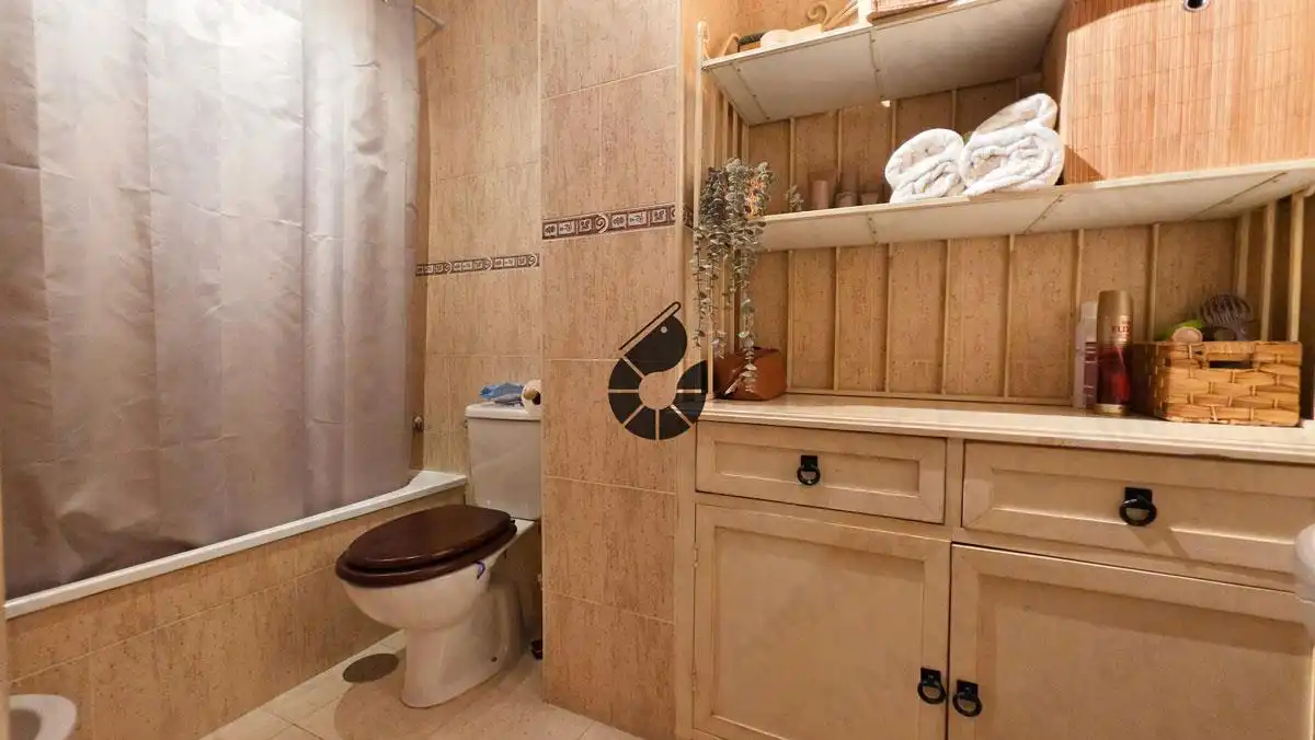 Bathroom of Flat for sale in Coria del Río  with Air Conditioner, Parquet flooring and Storage room