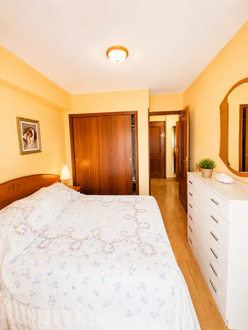 Dormitori de Apartament en venda en Benidorm amb Terrassa i Moblat