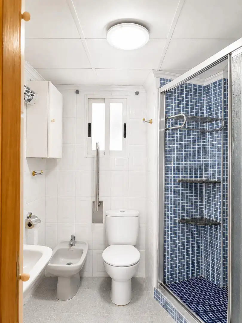 Bathroom of Flat for rent in Murcia  with Air Conditioner and Furnished